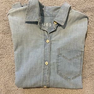 Gap Chambray button down size XS
